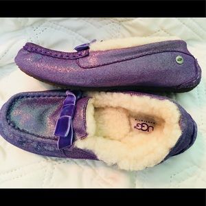 ⭐️HP⭐️UGG Shearling Moccasins